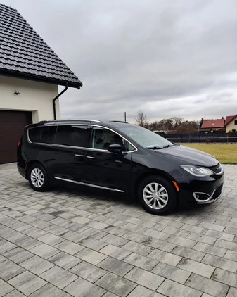 Chrysler Pacifica cena 114000 przebieg: 114000, rok produkcji 2019 z Lubin małe 172